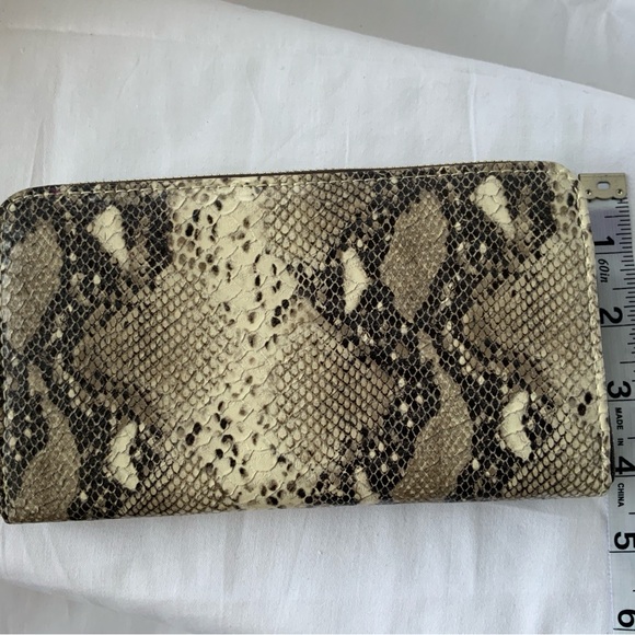 INDIGO NWOT Snakeskin Faux Leather Wallet, Brown & Cream - Picture 3 of 6